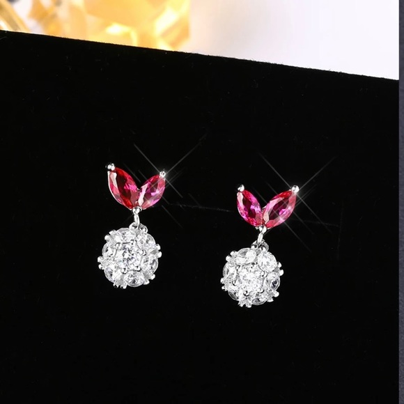 Jewelry - Gorgeous Stud Earrings